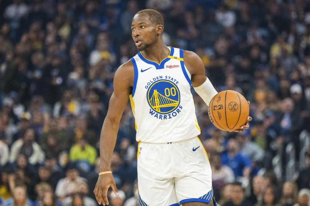 前锋形成互 前锋形成互