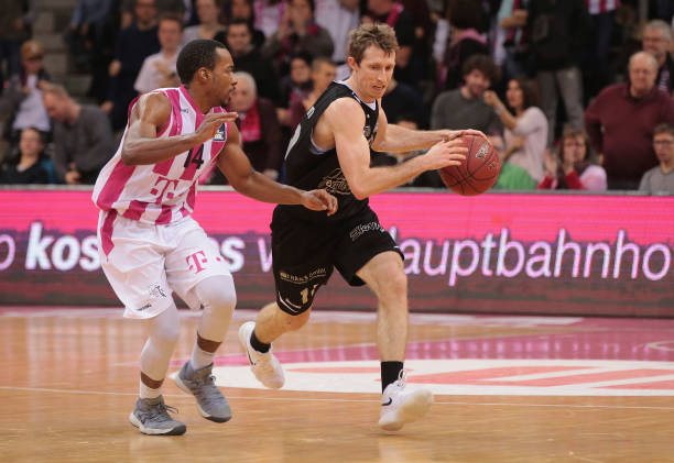 球迷仍然不 球迷仍然不